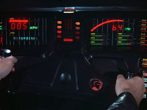  Knight Rider: Un Eroe Su Quattro Ruote, Una Macchina Intelligente che lotta contro il Crimine!