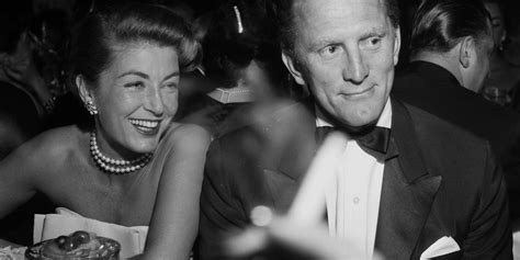 La Storia di un Amore! Un racconto straziante con una stella del cinema Kirk Douglas e una performance da brividi!